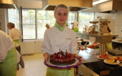 Moderne Torten im Patisserie-Unterricht