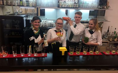 Buffet und Cocktails im vorweihnachtlichen Ambiente